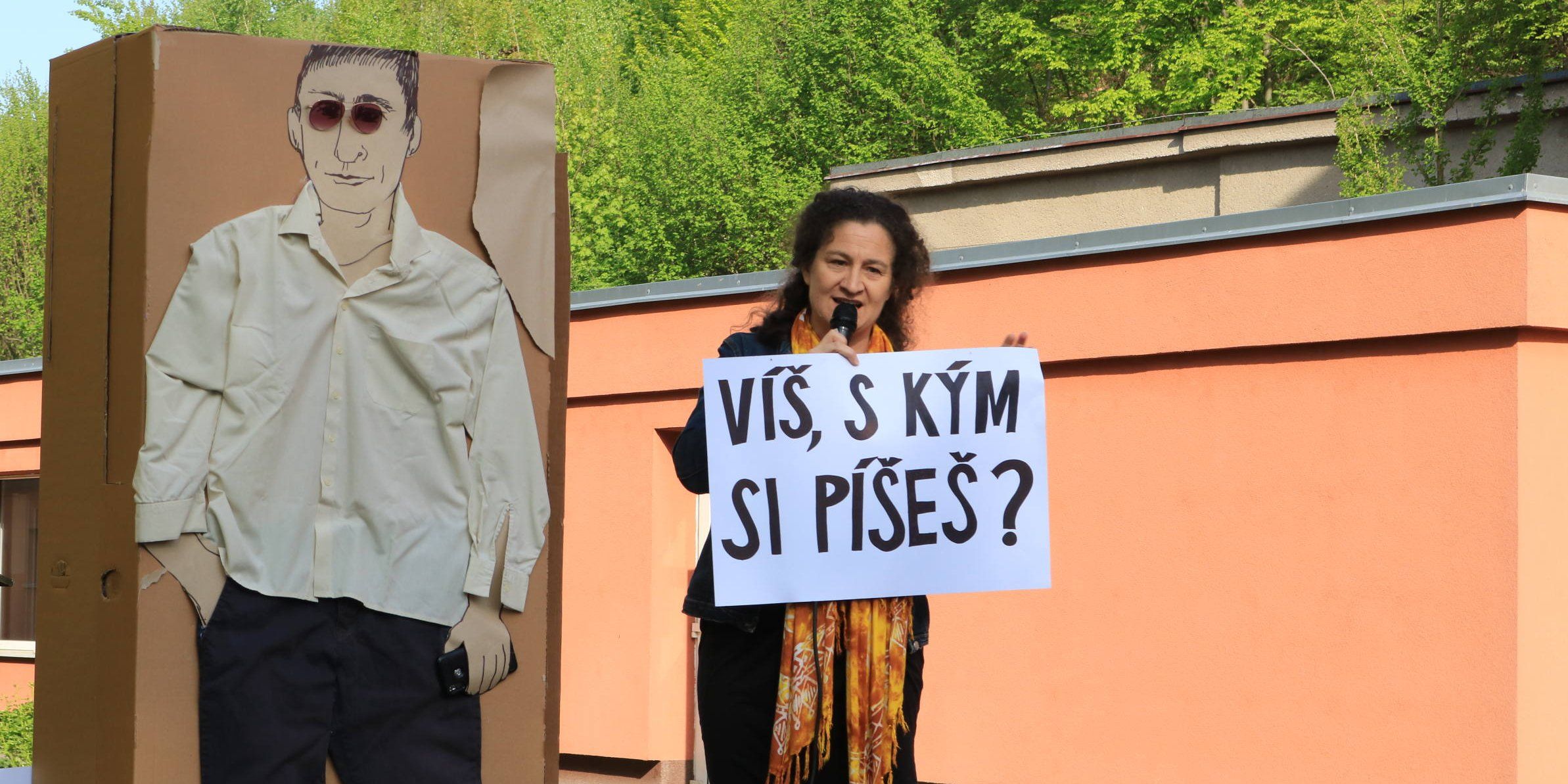 Víš, s kým si píšeš?